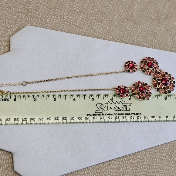 SET!  Liz Claiborne Jeweled Necklace and Dyed Shell Stretchy Bracelet Set - Picture 8 of 12